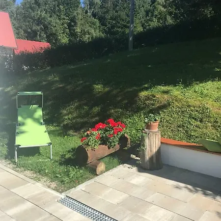 Kuca Pink Holiday home Mrzla Vodica