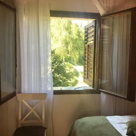 Kuca Pink Holiday home Mrzla Vodica