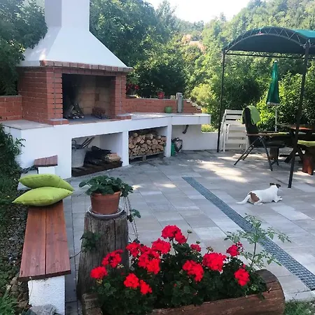 Kuca Pink Mrzla Vodica