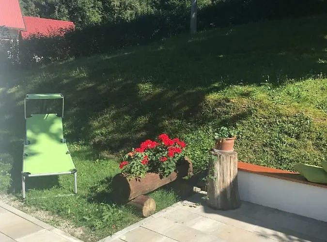 Kuca Pink Casa de Férias Mrzla Vodica